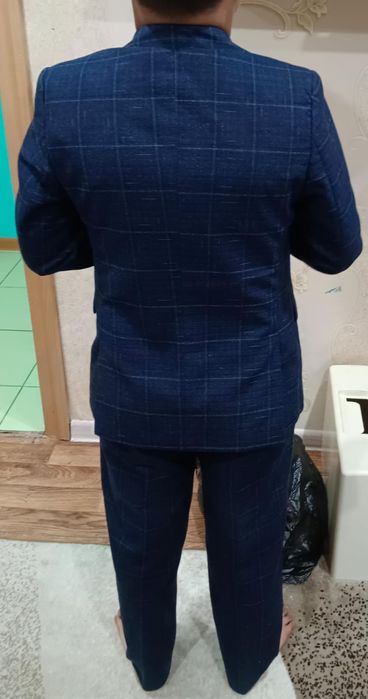 Продам школьный модный костюм