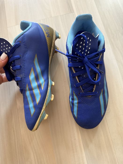 Бутонки Адидас 34н с чорапи