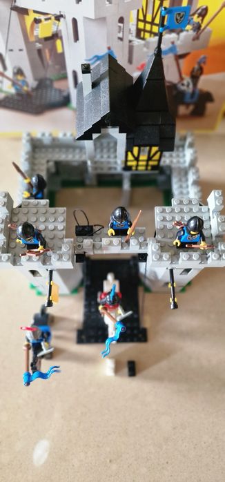 Продавам Lego 6074 Black Falcon's Fortress от 1986