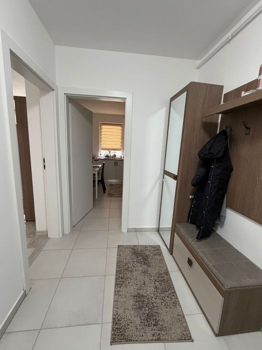 Inchiriez apartament cu 2 camere