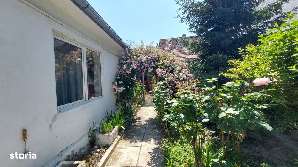 Casa cu 8 camere + 800mp teren Cisnadie zona Centrala