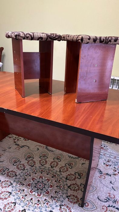 Стол с тобуретками