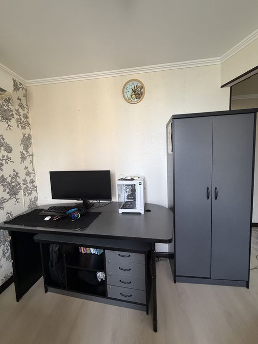 Шкаф, писменный стол