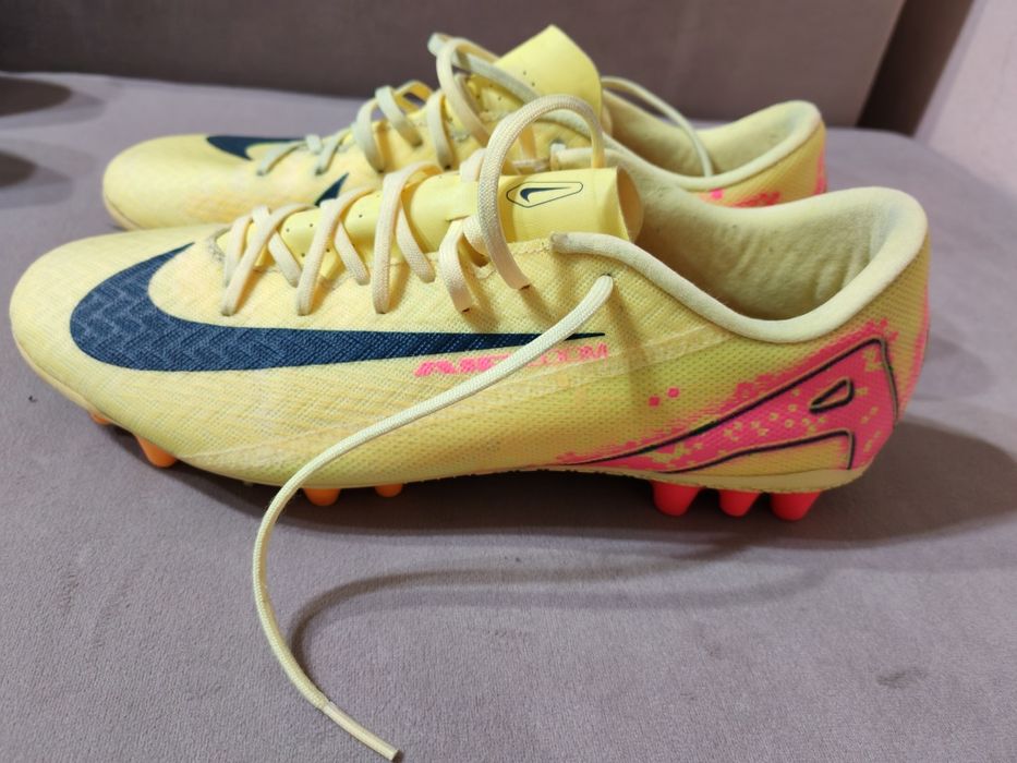 Футболни обувки Nike 42.5