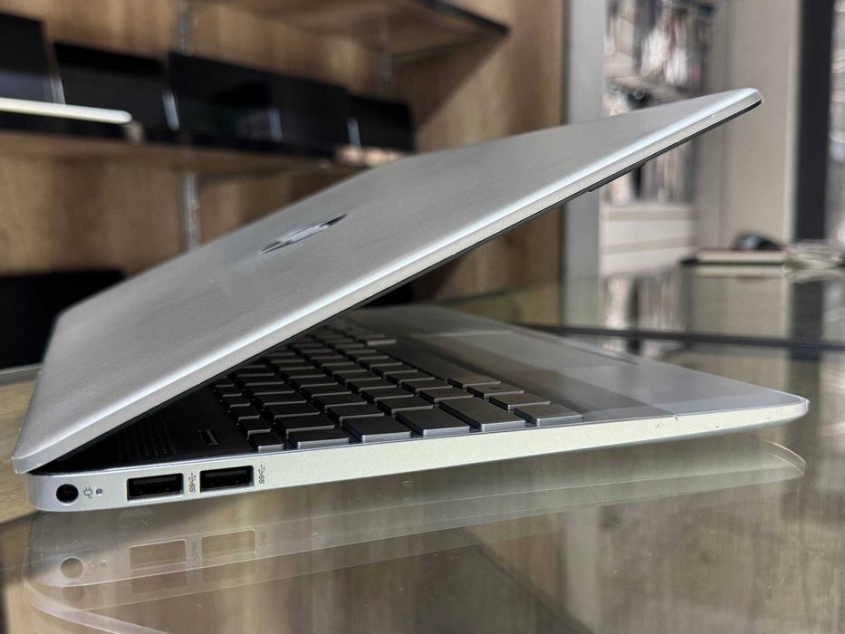 HP LAPTOP 15s-fq5xxx Core i3-1215U ram 8 ssd 256