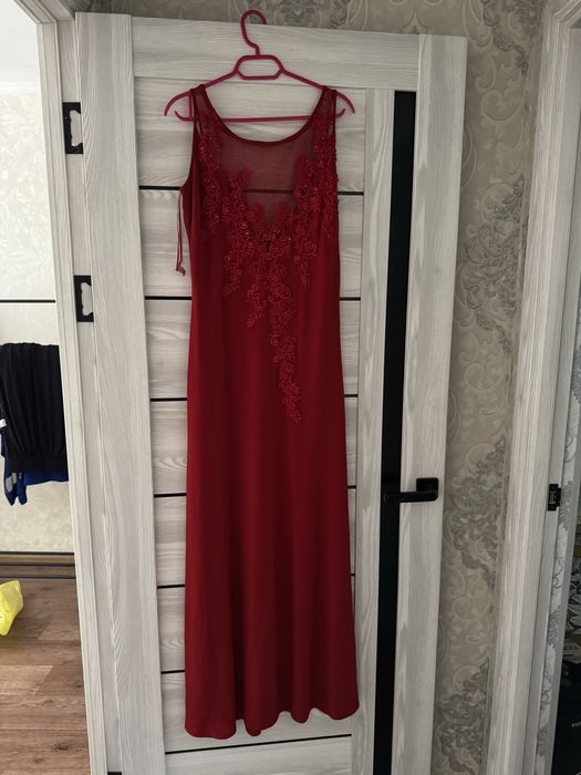 продам вечерние платья