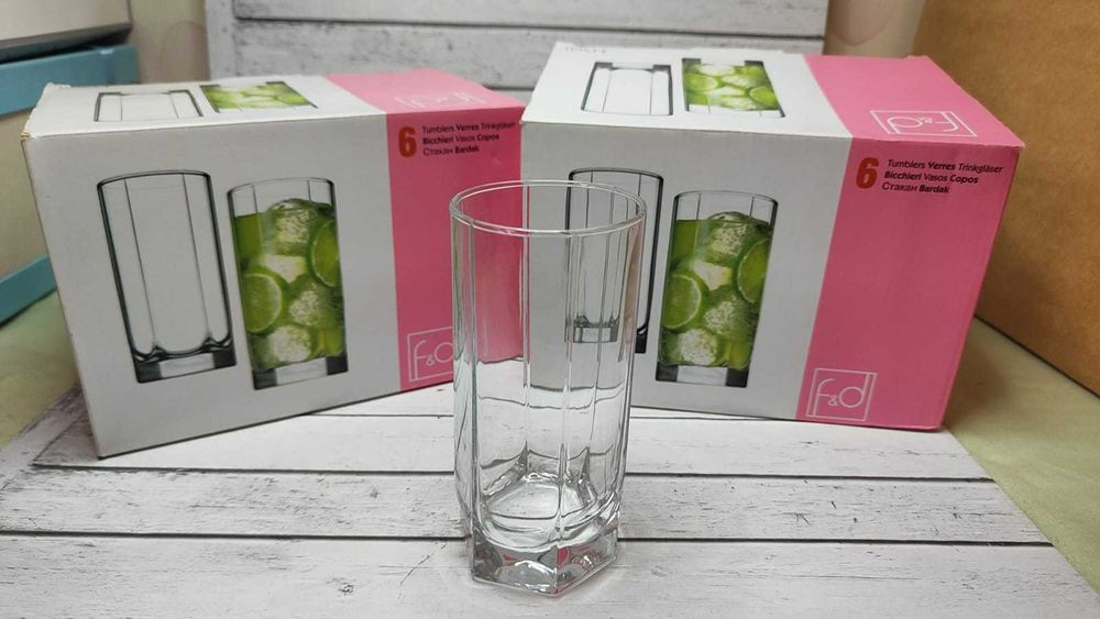 Графины, разная посуда