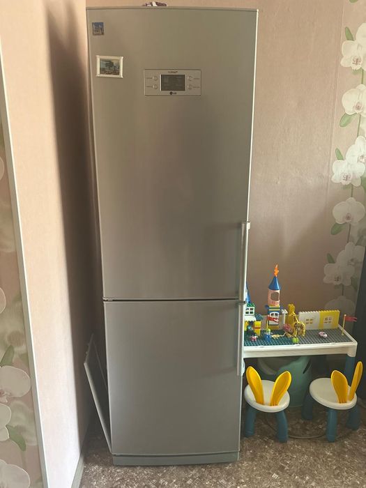 Продам холодильник LG серого цвета
