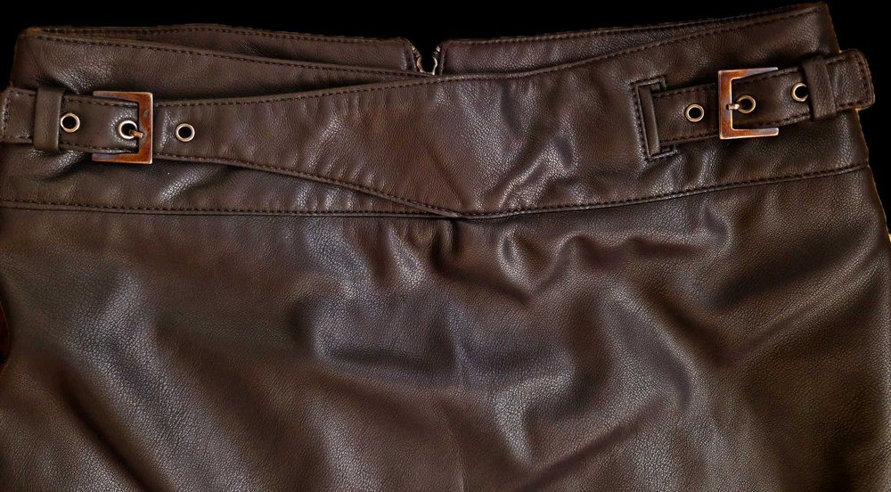 Пола тип "молив" от еко кожа, DiKa, размер S