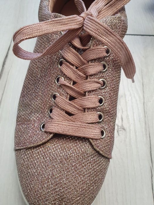 Дамски маратонки номер 38