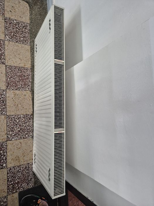 Calorifer 160 cm, fisurat (se poate repara sau pentru piese)
