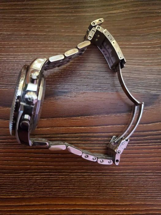 Продаю часы breitling