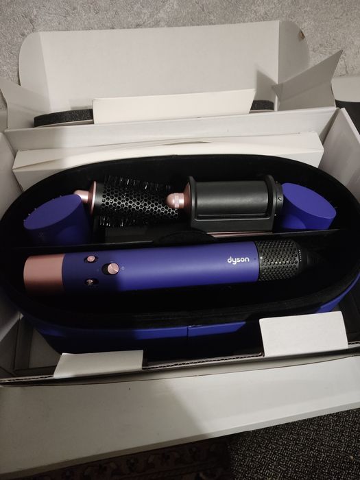 Продам фен Dyson