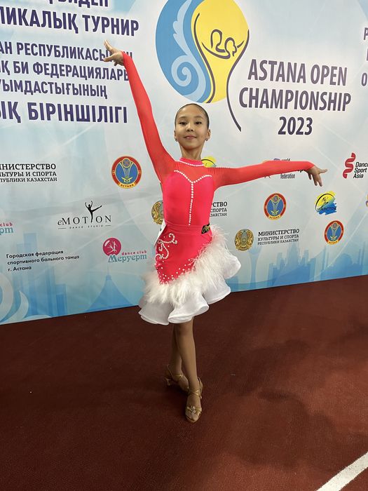 Продам платья турнирные