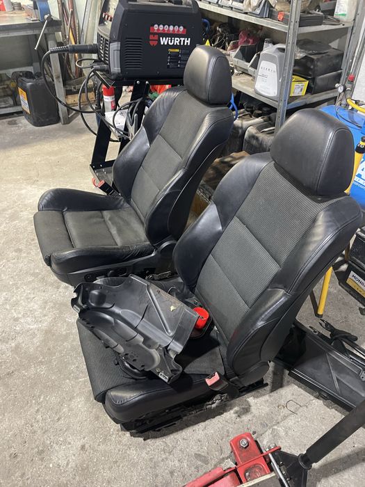 Ел Рекаро Е60 Седалки