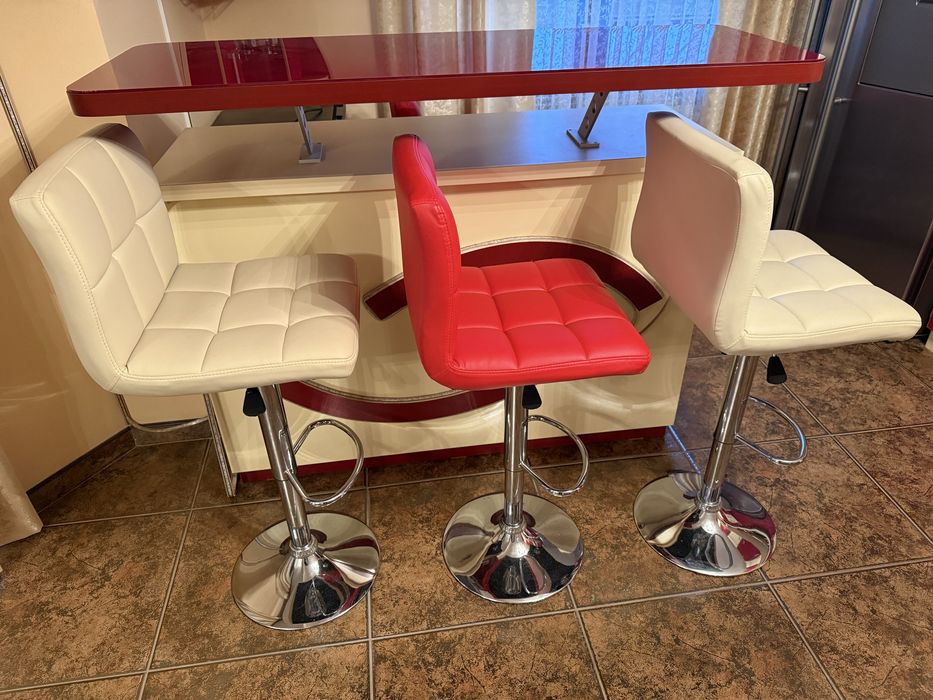 Bar, 4 scaune piele, suport sticle