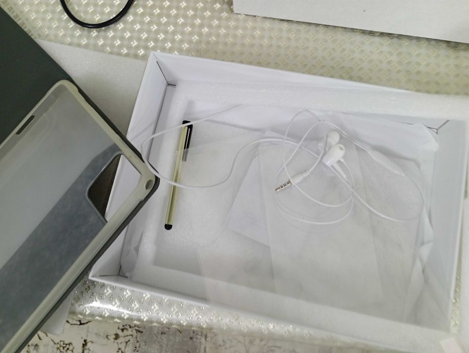 Планшет сотилади