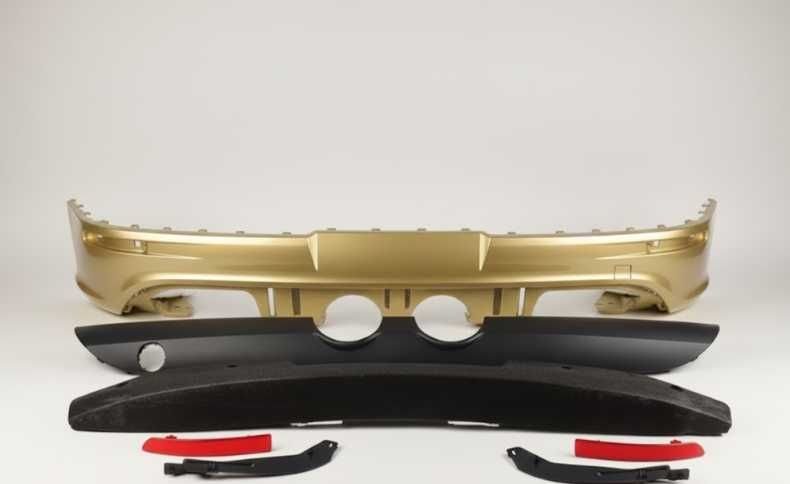 Prelungire Bara Spate VW Golf 5 V 2004-2008 R32 Look (LA1W (Auriu))