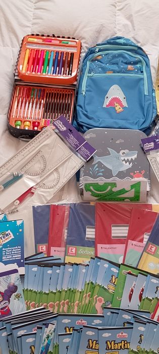 Set complet rechizite pentru școală!