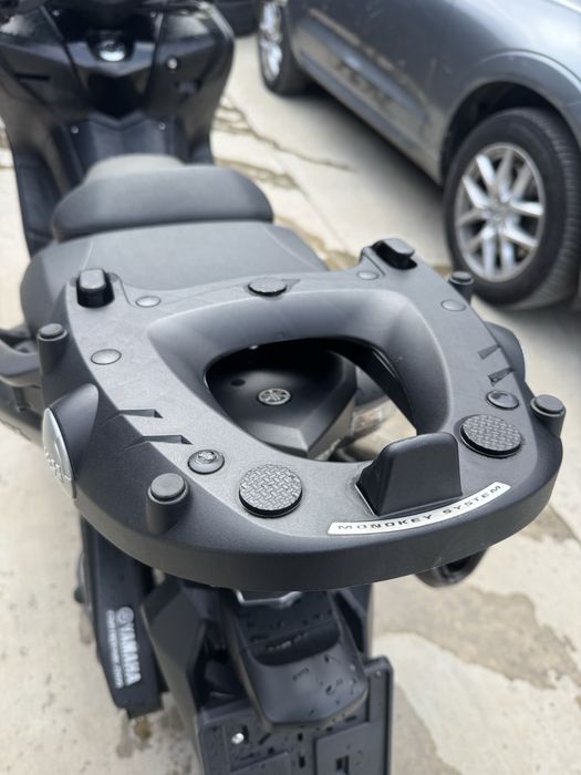Стойка за куфар GIVI за Yamaha T-max