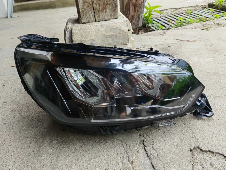 Фар Peugeot 208 LED десен / Фар Пежо 208 LED / Фар Peugeot 2008 / Фар Пежо 2008 LED Оригинален
