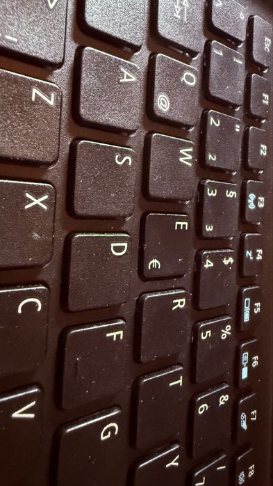 Se vinde Acer Aspire Es1 procesor Amd A8