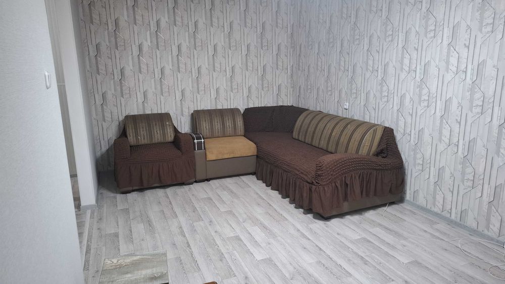 Продам угловой диван с креслом