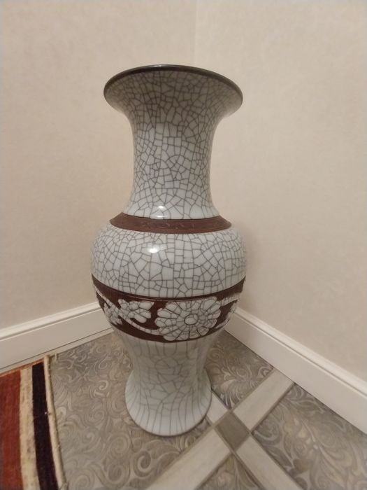 Большая напольная ваза