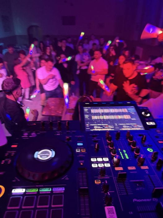 Fotograf Eveniment DJ Private Nunta Botez Majorat Colaborare închirier