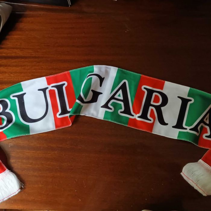 Летни и зимни шалове в цветовете на българското знаме-различни,модели