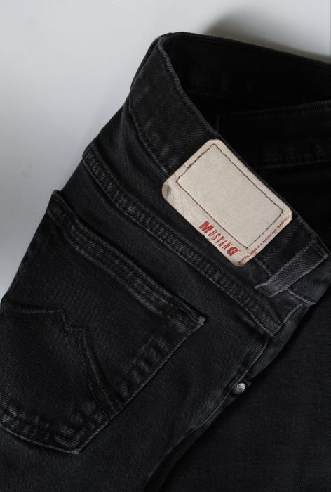 Дамски черни дънки Mustang