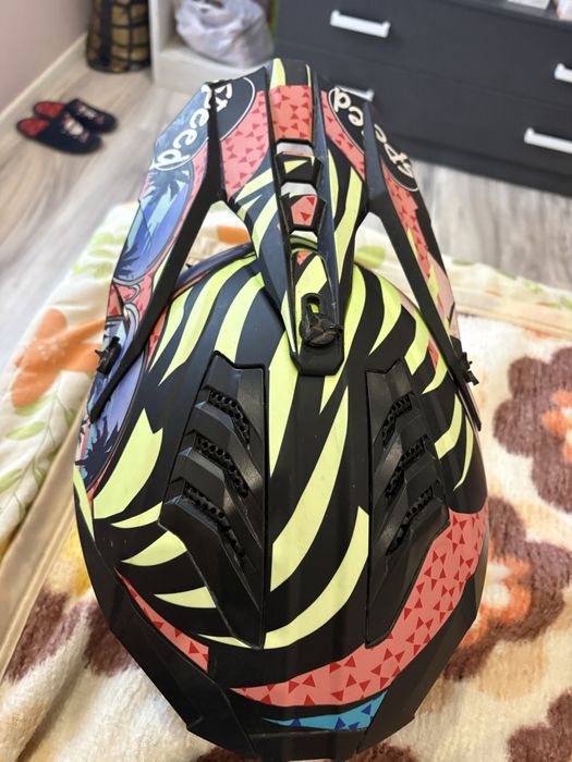 Каска размер L много запазена