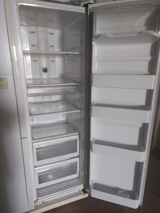 Холодильник Samsung