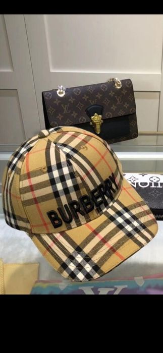 Șapcă Burberry, model 2026, 8 modele