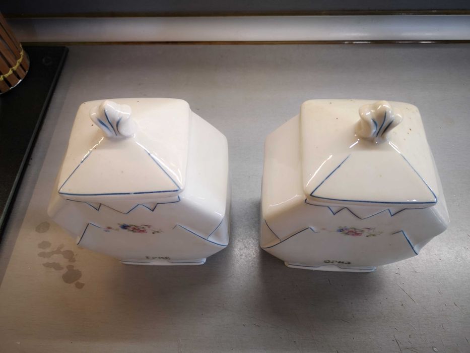 Старинни порцеланови буркани за подправки