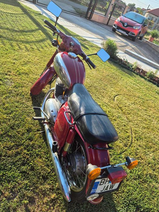 Motociclete JAWA 250 și JAWA 350 - vehicule istoric