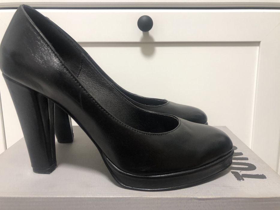 Pantofi cu toc din piele naturala nr 39