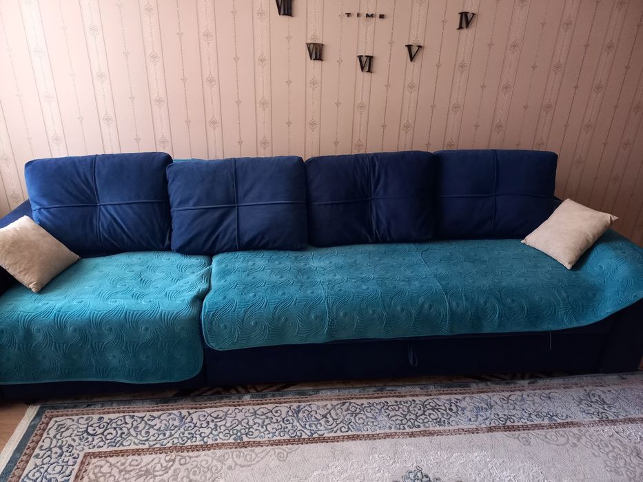 Продам диван с нишей