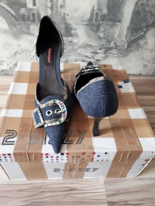 Женская обувь продается