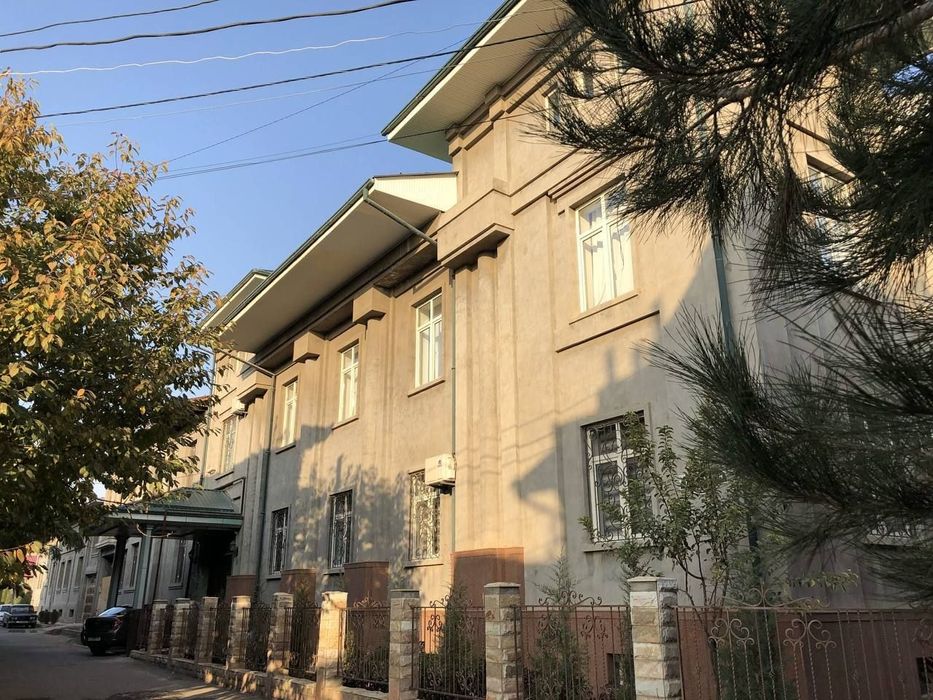 Продается Охунбобоев 7,5 сотих Угловой 9 та хона Целий падвол