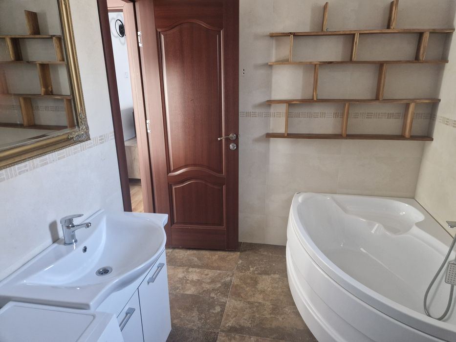 3 camere de inchiriat la casa