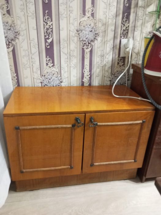 Шкафы 2 шт,тумба