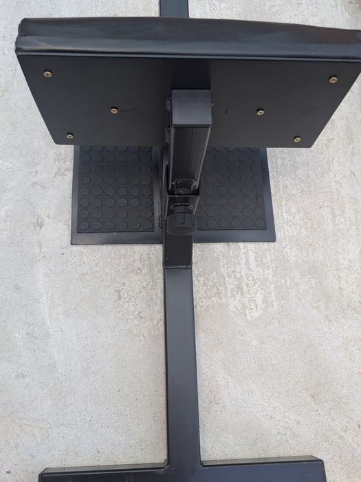 Aparat Sissy Squat ( banca genoflexiuni )
