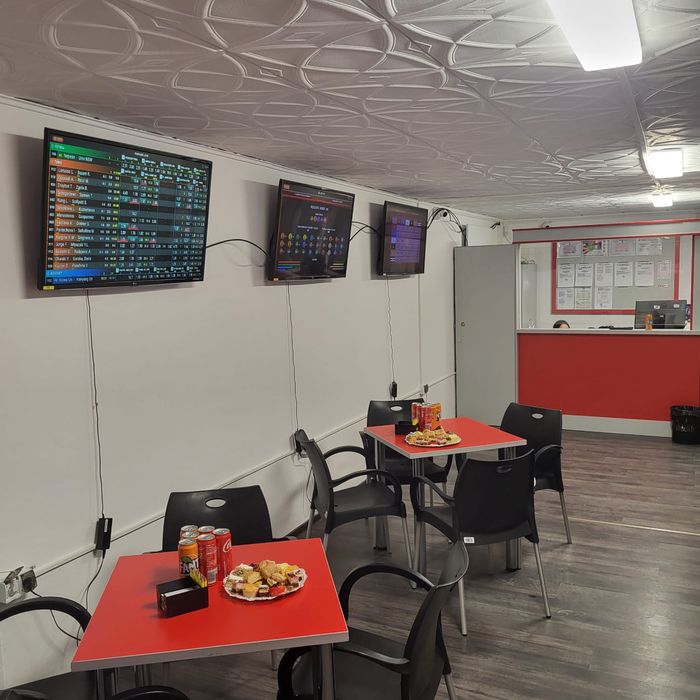 Spatiu comercial + casa