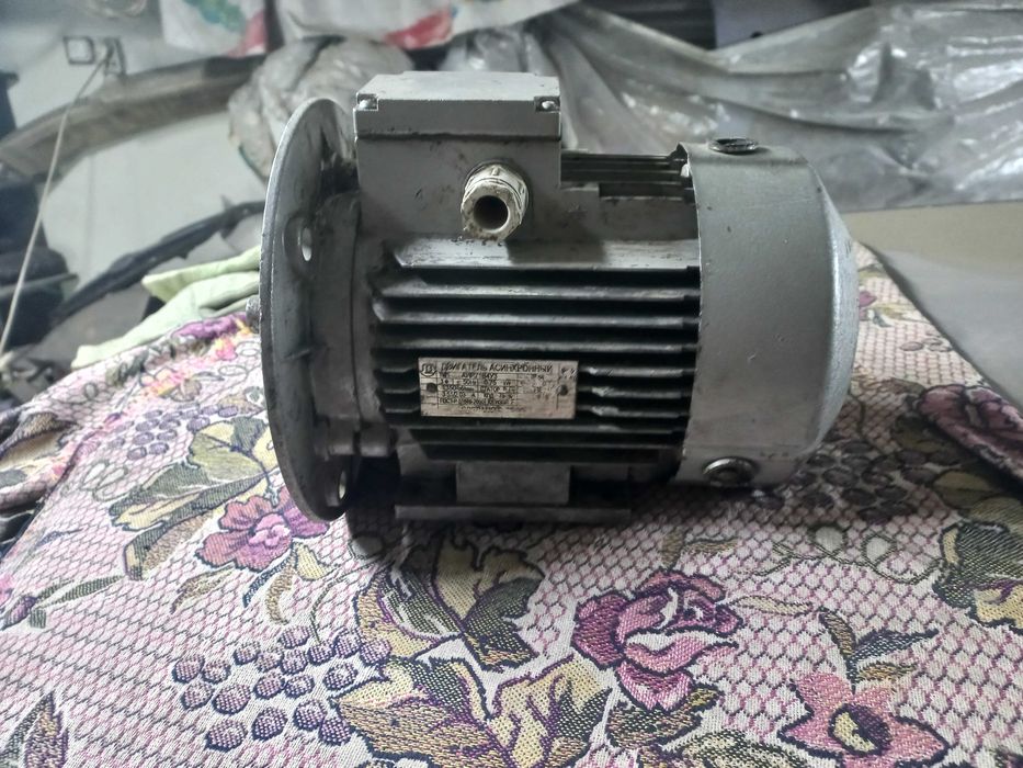 Электродвигатель 0.75квт.