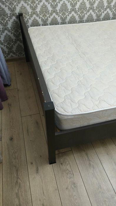 Продам двуспальную кровать