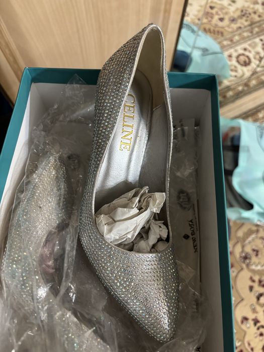 Женская туфелька