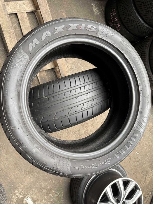 2x Anvelope Vara 255/45 R18 - Maxxis Victra Sport Zero One
