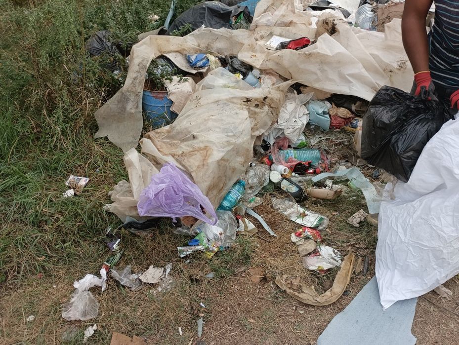 Почистване на мази тавански помещтения