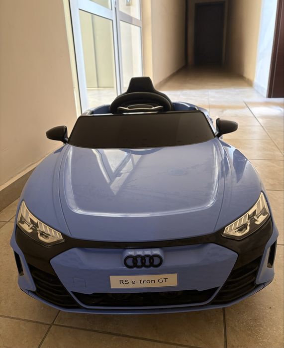 Акумулаторна кола Audi RS e-tron синя
